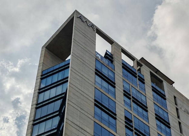 Commercial high-rise glass installation safety protocols