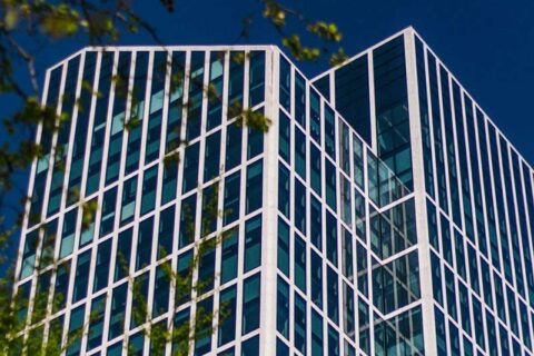 Importance of skilled glaziers in large-scale construction